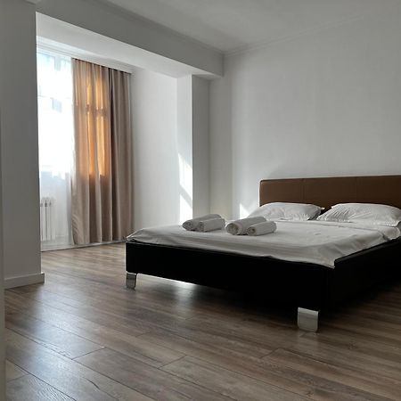 Hyat Apartment Bishkek Exterior foto