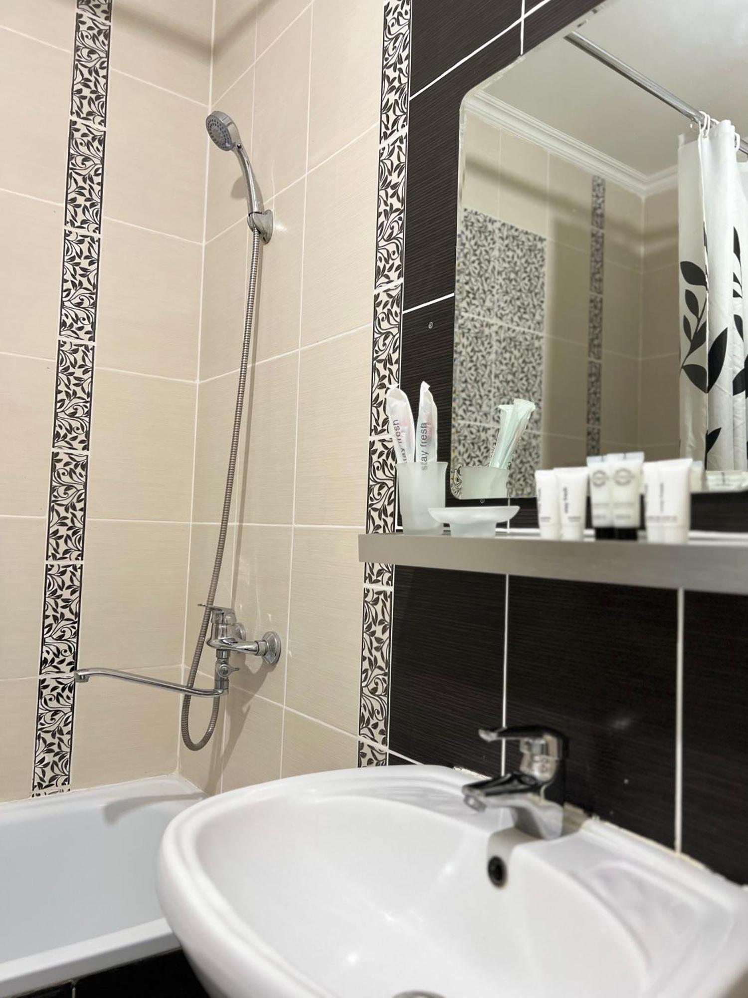 Hyat Apartment Bishkek Exterior foto